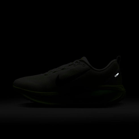 NIKE Vomero 18 Mens Sneakers